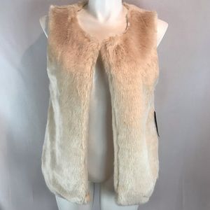 Signature Studio Cream Faux Fur Vest L